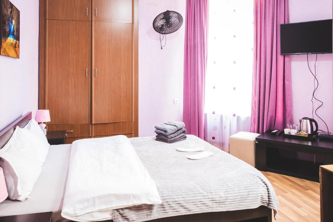 Guest House Big Family Tbilisi Buitenkant foto
